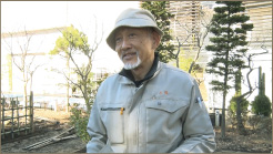 多摩職業能力開発センターで人気なのが「庭園施工管理」。造園など植木職人になるための講座だ。ここに、ソフトウェア会社を定年退職し、第2の人生として植木職人を目指す永峰さんがいる。卒業制作の造園をしながら、師事する親方を探す日々に密着!
